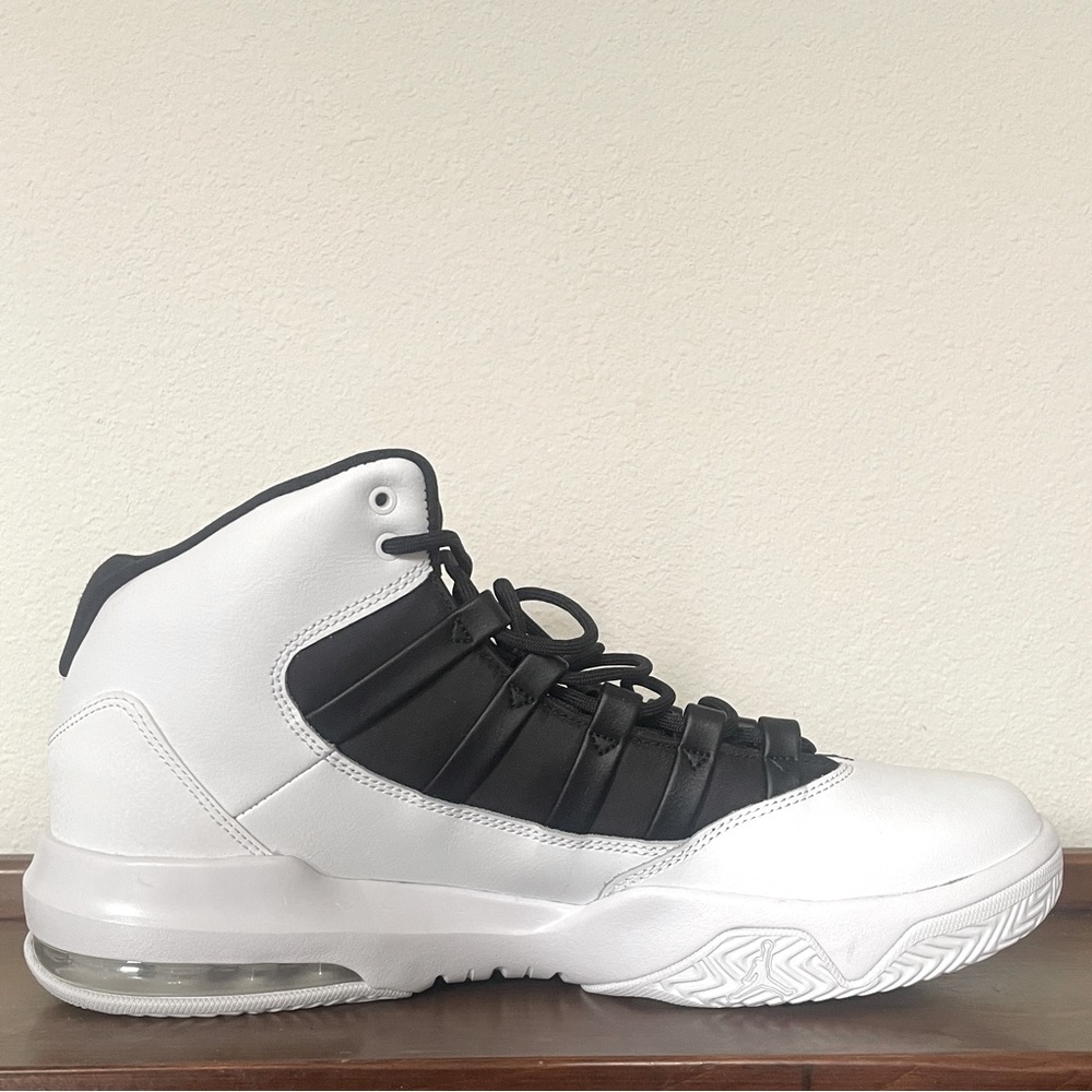 Size 12 - Jordan Max Aura White Black (New)